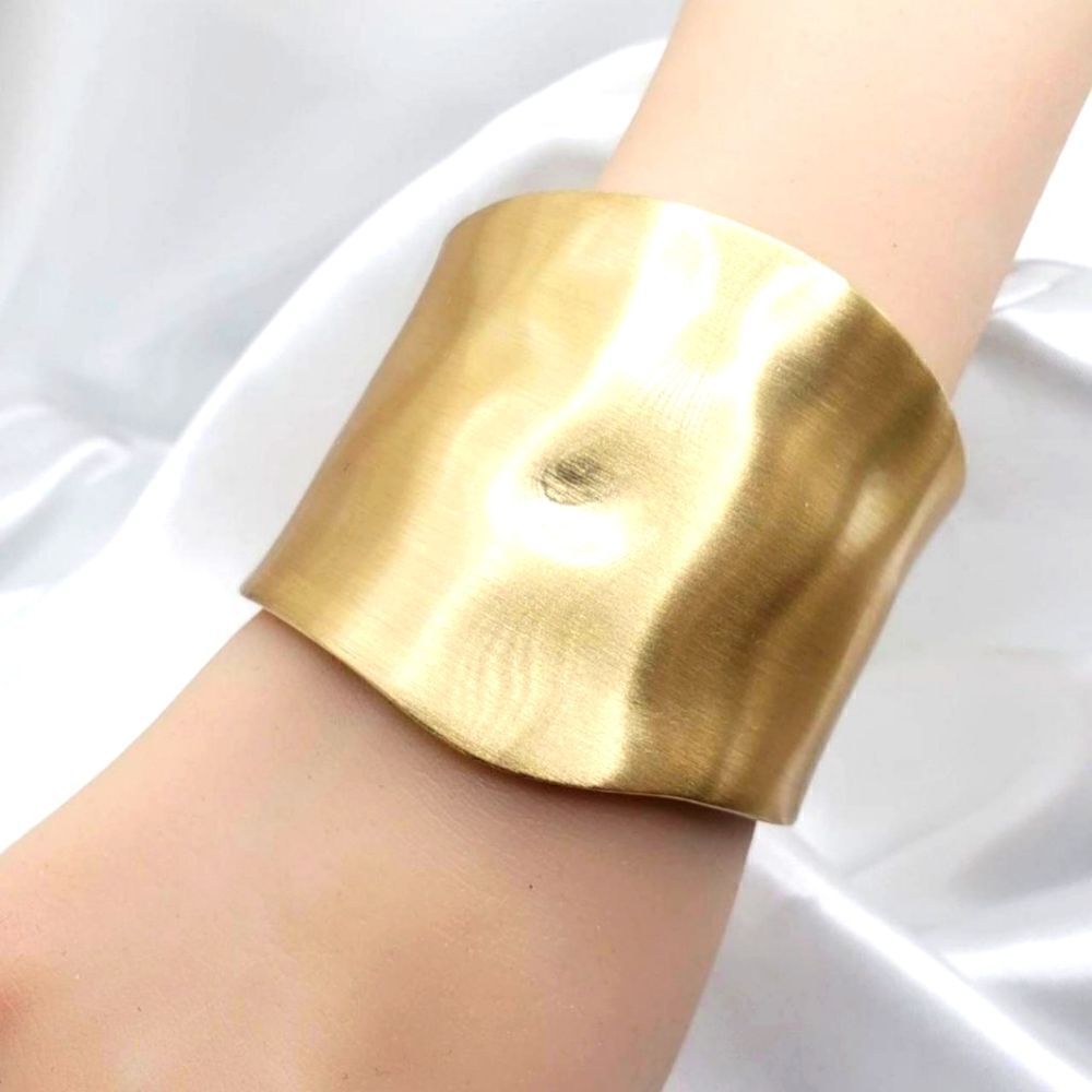 Brand New Top Fashion Gold Matte Bracelet